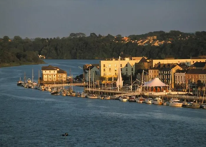 Riverwalk Отель *